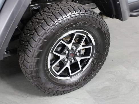 Used 2024 Jeep Gladiator Rubicon w/ Technology Group image 10