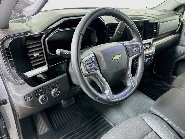 Used 2026 Chevrolet Silverado 1500 LT AWD/4WD image 11