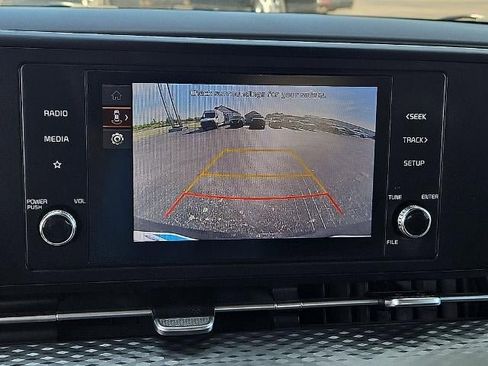 Used 2024 Kia Carnival LX FWD image 23