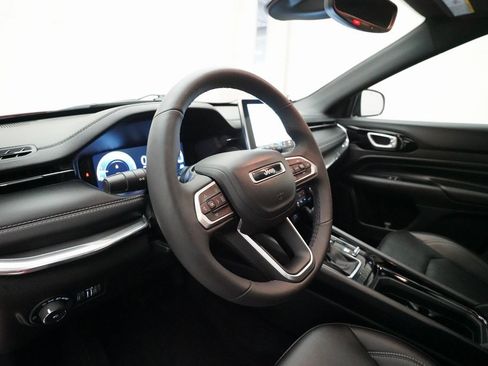 Used 2024 Jeep Compass Limited w/ High Altitude Package image 8