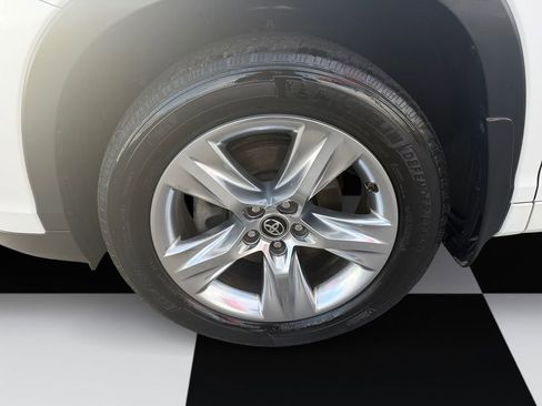 Used 2019 Toyota Highlander Limited image 14