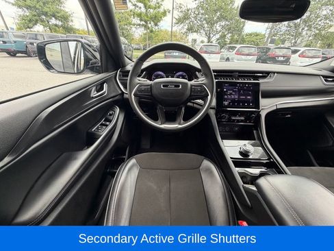 Used 2023 Jeep Grand Cherokee Altitude AWD/4WD image 18