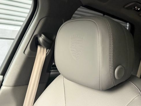 Certified 2023 Porsche Cayenne Platinum Edition AWD/4WD image 27