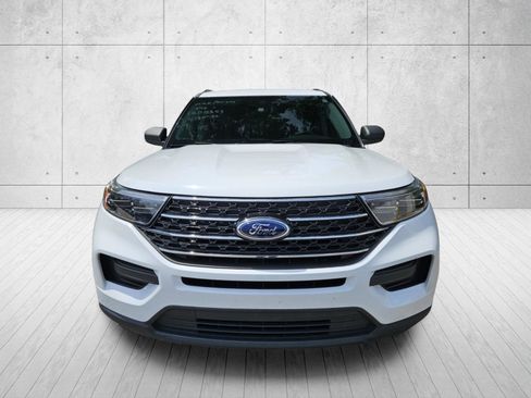 Used 2020 Ford Explorer XLT AWD/4WD image 4
