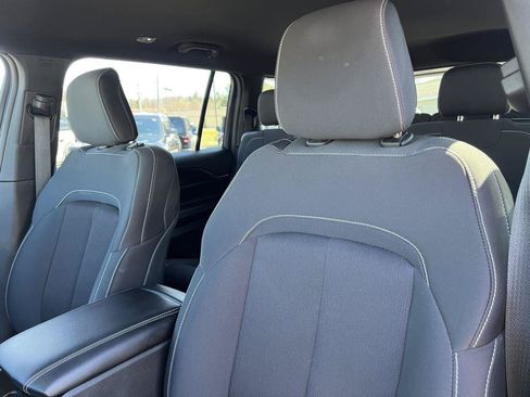 Used 2025 Jeep Grand Cherokee L Laredo w/ Luxury Tech Group I AWD/4WD image 12