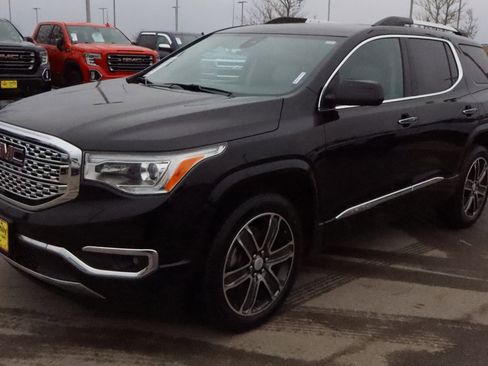 Used 2018 GMC Acadia Denali w/ Technology Package AWD/4WD image 3