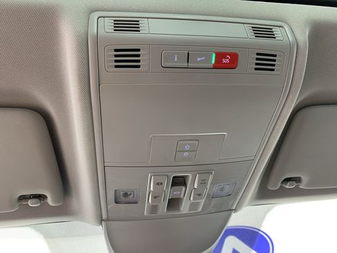 Used 2022 Volkswagen Taos SEL w/ Panoramic Sunroof Package FWD image 27