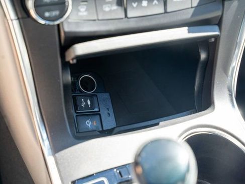 Used 2017 Toyota Camry XLE FWD image 31