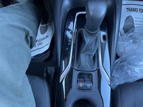 Used 2021 Toyota Corolla LE image 22