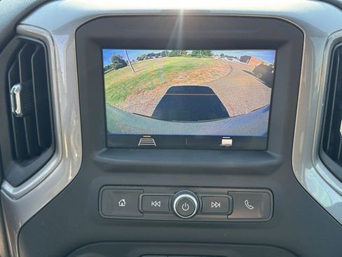 Used 2022 Chevrolet Silverado 1500 Custom image 17