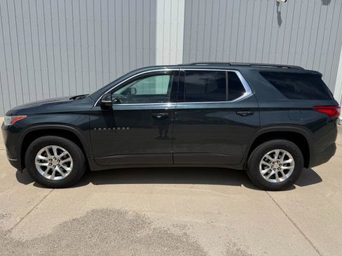 Used 2020 Chevrolet Traverse LT FWD image 1