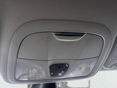 Used 2020 Jeep Cherokee Latitude Plus w/ Comfort/Convenience Group image 25