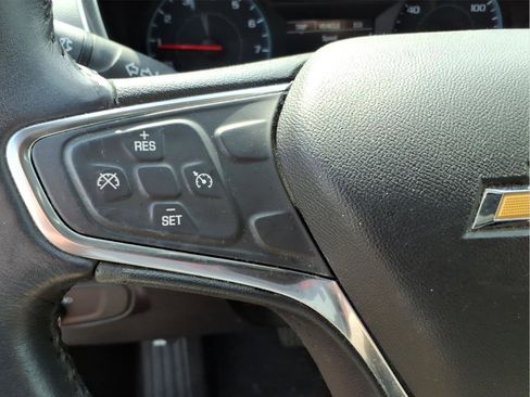 Used 2018 Chevrolet Equinox LT FWD image 18