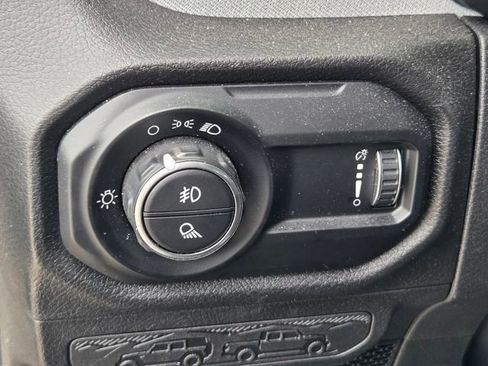 Used 2024 Jeep Gladiator Sport AWD/4WD image 9