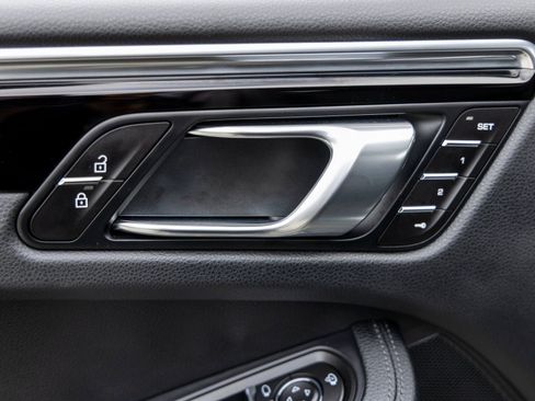 Used 2025 Porsche Macan S image 22