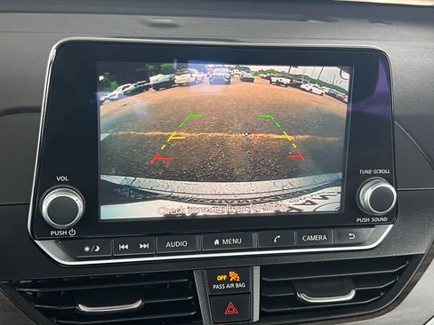 Used 2025 Nissan Altima 2.5 SV FWD image 29