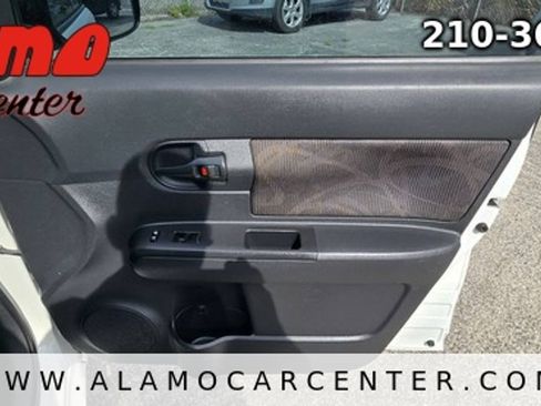 Used 2014 Scion xB FWD image 18