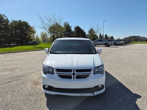Used 2017 Dodge Grand Caravan GT FWD image 2