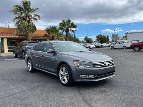Used 2013 Volkswagen Passat TDI SEL Premium image 7