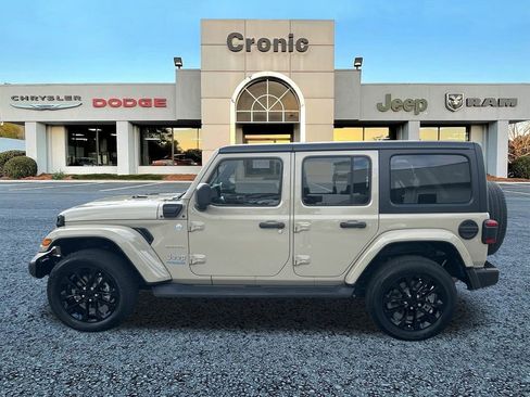 Used 2022 Jeep Wrangler Unlimited Sahara w/ Cold Weather Group image 6