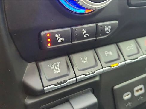 Used 2022 GMC Sierra 2500 AT4 w/ AT4 Premium Plus Package AWD/4WD image 15