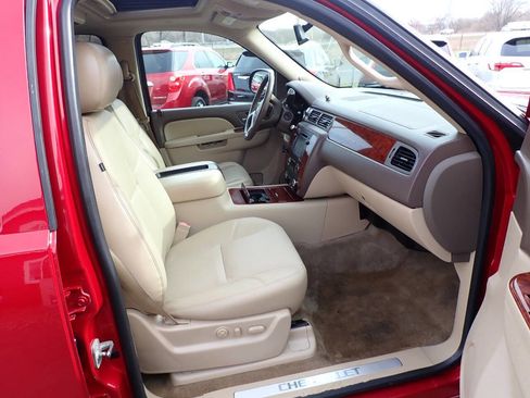 Used 2012 Chevrolet Suburban LTZ image 12