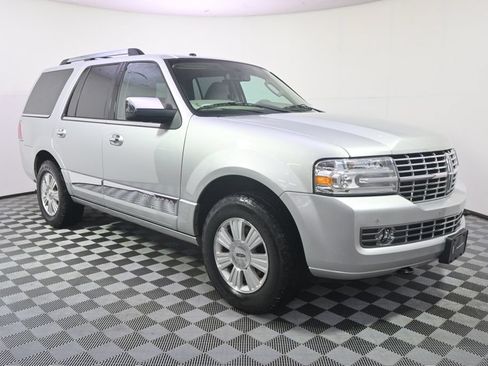 Used 2014 Lincoln Navigator 4WD image 8