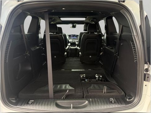 Used 2025 Chrysler Pacifica Limited FWD image 17