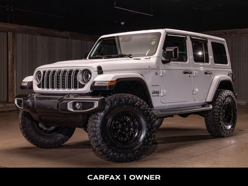 Used 2024 Jeep Wrangler Unlimited Sahara w/ Technology Group AWD/4WD image 5