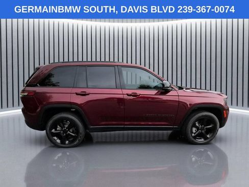 Used 2023 Jeep Grand Cherokee Limited w/ Black Appearance Package AWD/4WD image 4