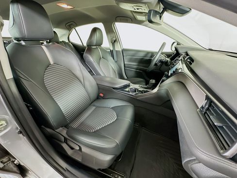 Used 2020 Toyota Camry SE w/ Convenience Package FWD image 29