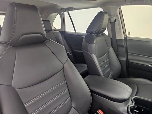 Used 2025 Toyota RAV4 XLE w/ Convenience Package image 33
