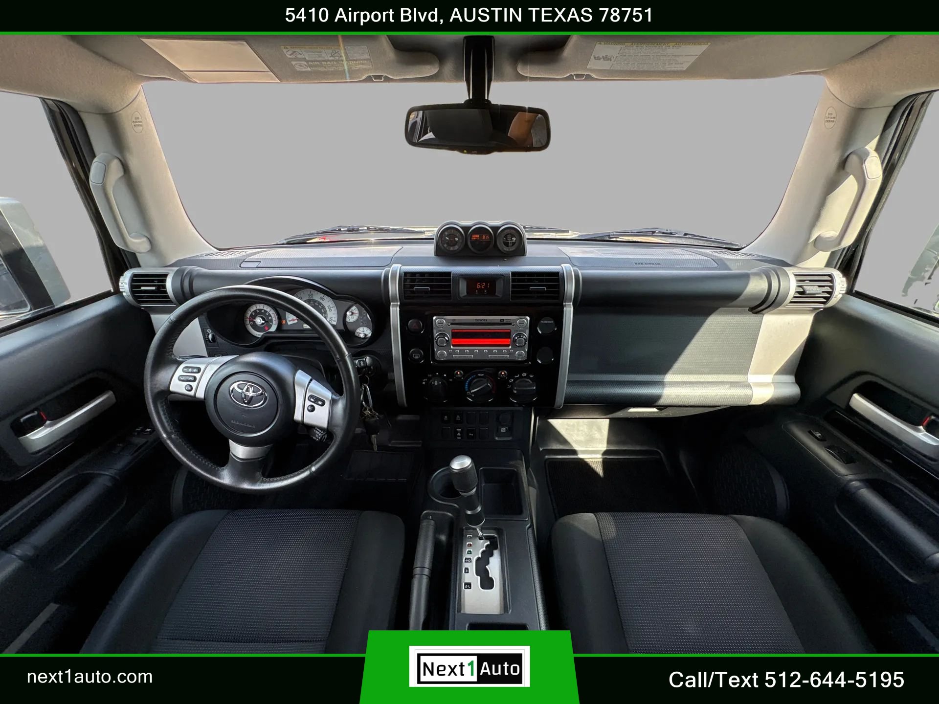 Used 2011 Toyota FJ Cruiser 2WD w/ Upgrade Pkg image 18