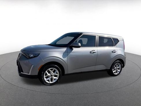 Used 2025 Kia Soul LX w/ LX Technology Package image 8