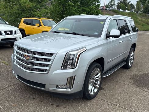 Used 2020 Cadillac Escalade Luxury w/ LPO, Radiant Package AWD/4WD image 2
