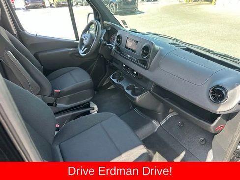 Used 2024 Mercedes-Benz Sprinter 2500 image 30
