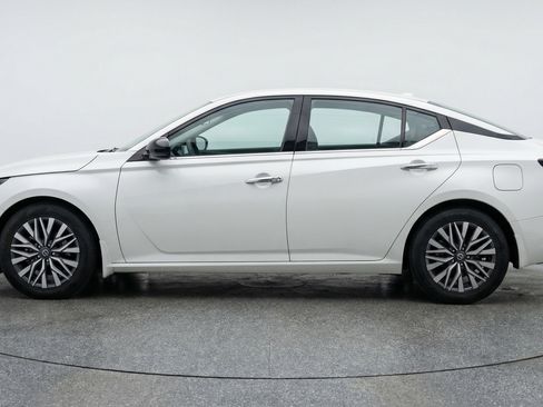 Used 2025 Nissan Altima 2.5 SV FWD image 5