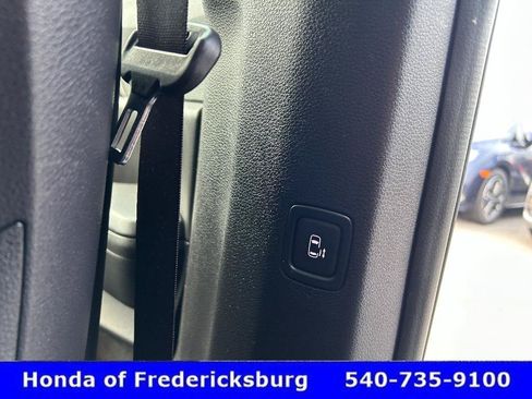 Used 2025 Kia Carnival SX w/ SX Dark Edition Package FWD image 33
