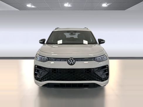 New 2026 Volkswagen Tiguan SE R-Line FWD image 6
