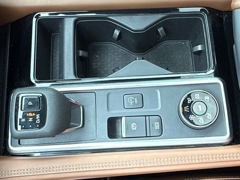 Certified 2022 Nissan Pathfinder Platinum w/ Cargo Package AWD/4WD image 17