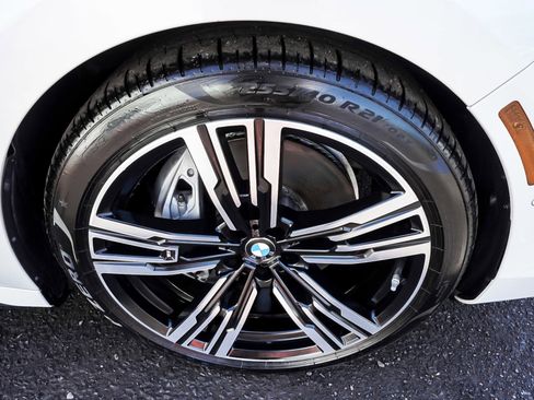 Used 2025 BMW i7 xDrive60 AWD/4WD image 8