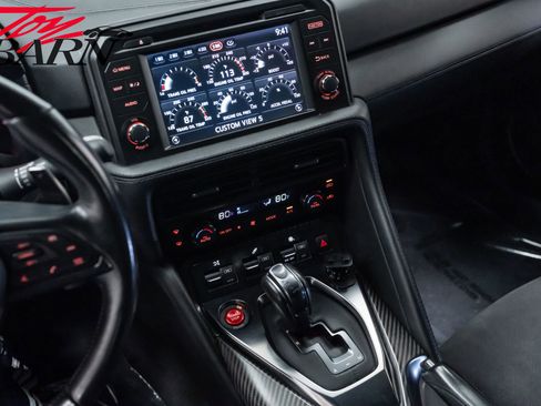 Used 2018 Nissan GT-R Premium image 40