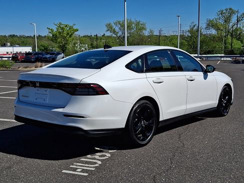 Certified 2025 Honda Accord SE image 6