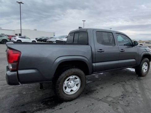 Used 2022 Toyota Tacoma SR AWD/4WD image 8
