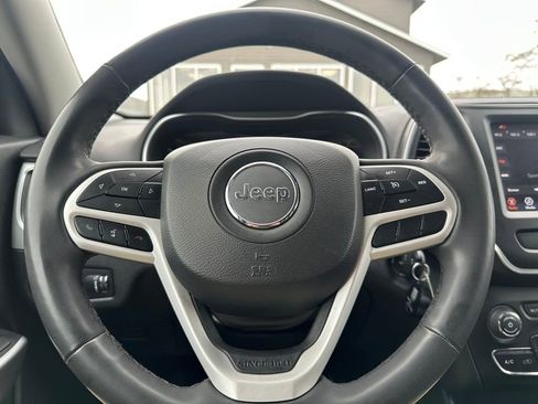 Used 2022 Jeep Cherokee Latitude w/ Trailer Tow Group AWD/4WD image 24