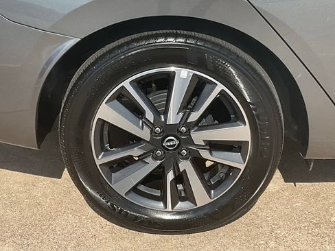 Used 2025 Nissan Versa SV FWD image 7