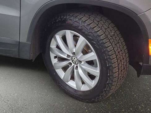 Used 2011 Volkswagen Tiguan SE AWD/4WD image 30