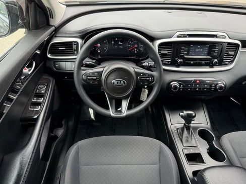Used 2017 Kia Sorento LX image 20
