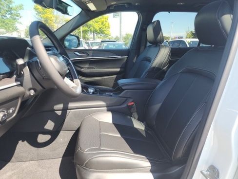 New 2025 Jeep Grand Cherokee L Limited w/ Luxury Tech Group II image 24