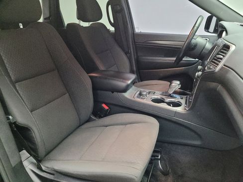 Used 2018 Jeep Grand Cherokee Laredo AWD/4WD image 21